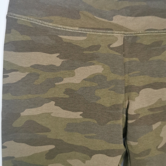 NWT GARAGE Khaki Camo Leggings Size Medium - Picture 2 of 5